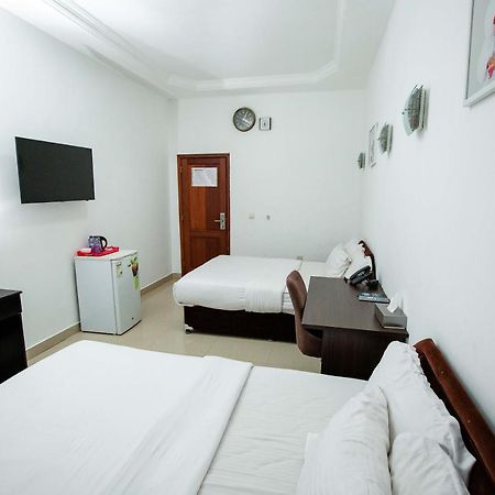 Hotel Everest Rd Congo Kinshasa Exterior photo