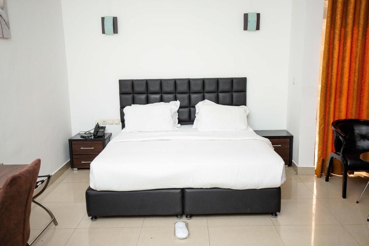 Hotel Everest Rd Congo Kinshasa Exterior photo